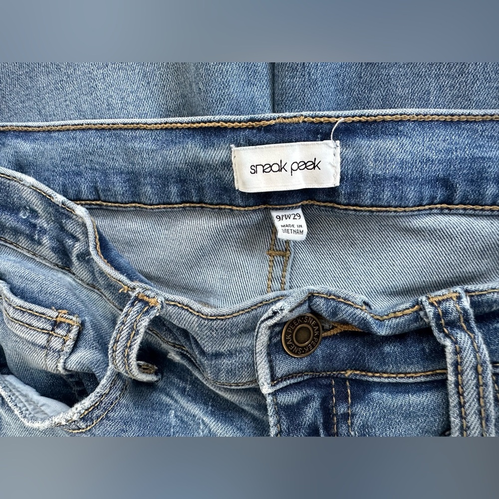 Women’s Sneak Peek High Rise Cropped Raw Hem Jeans - size 9/W29 - Picture 3 of 6